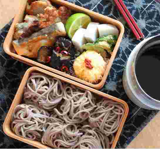そばが主食のお弁当