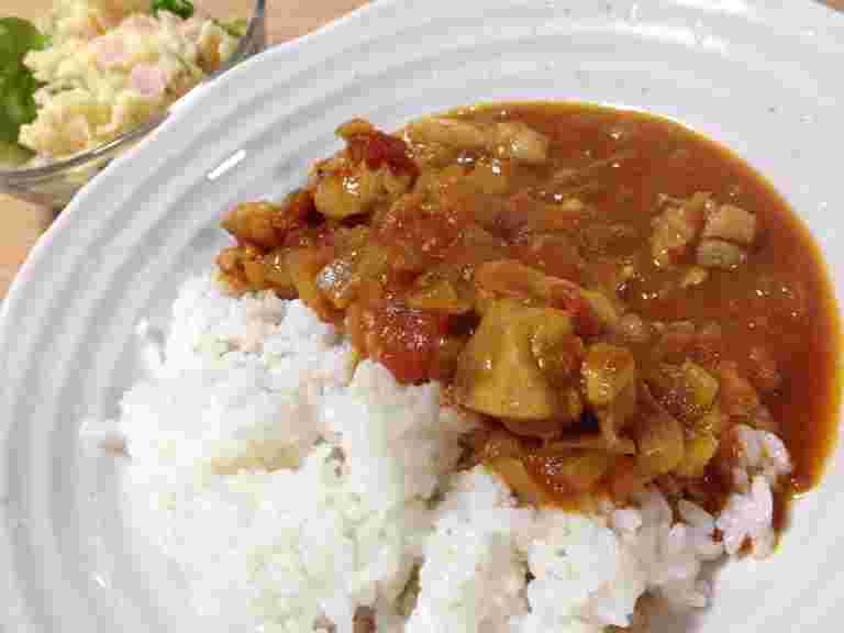 トマト缶のカレーライスの様子