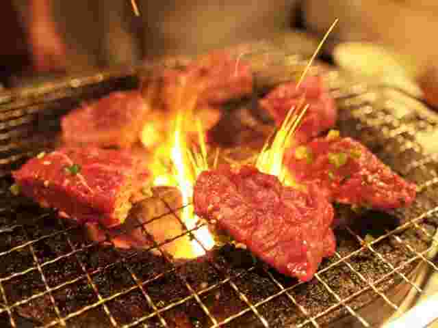 お肉を焼いているイメージ