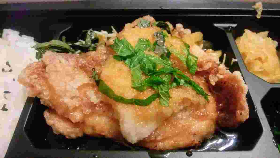 ガストのチキン竜田揚げバランス弁当の様子
