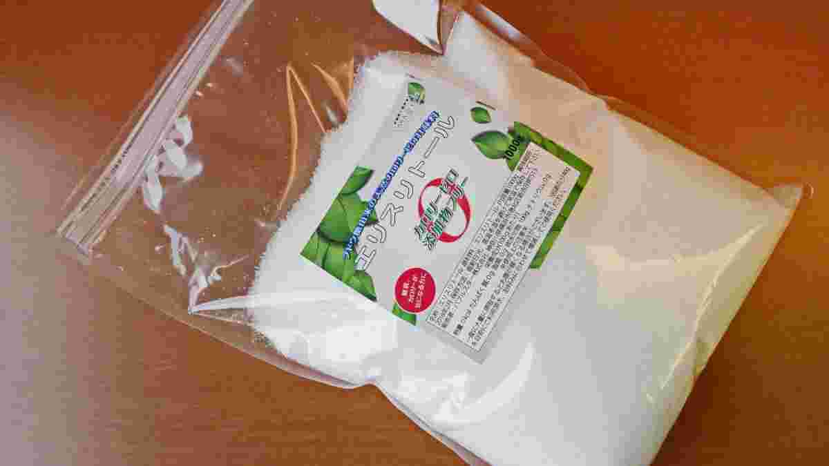 透明な保存袋に入ったエリスリトールの商品
