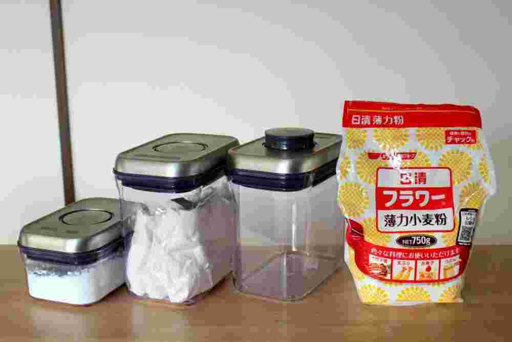 小麦粉と保存容器