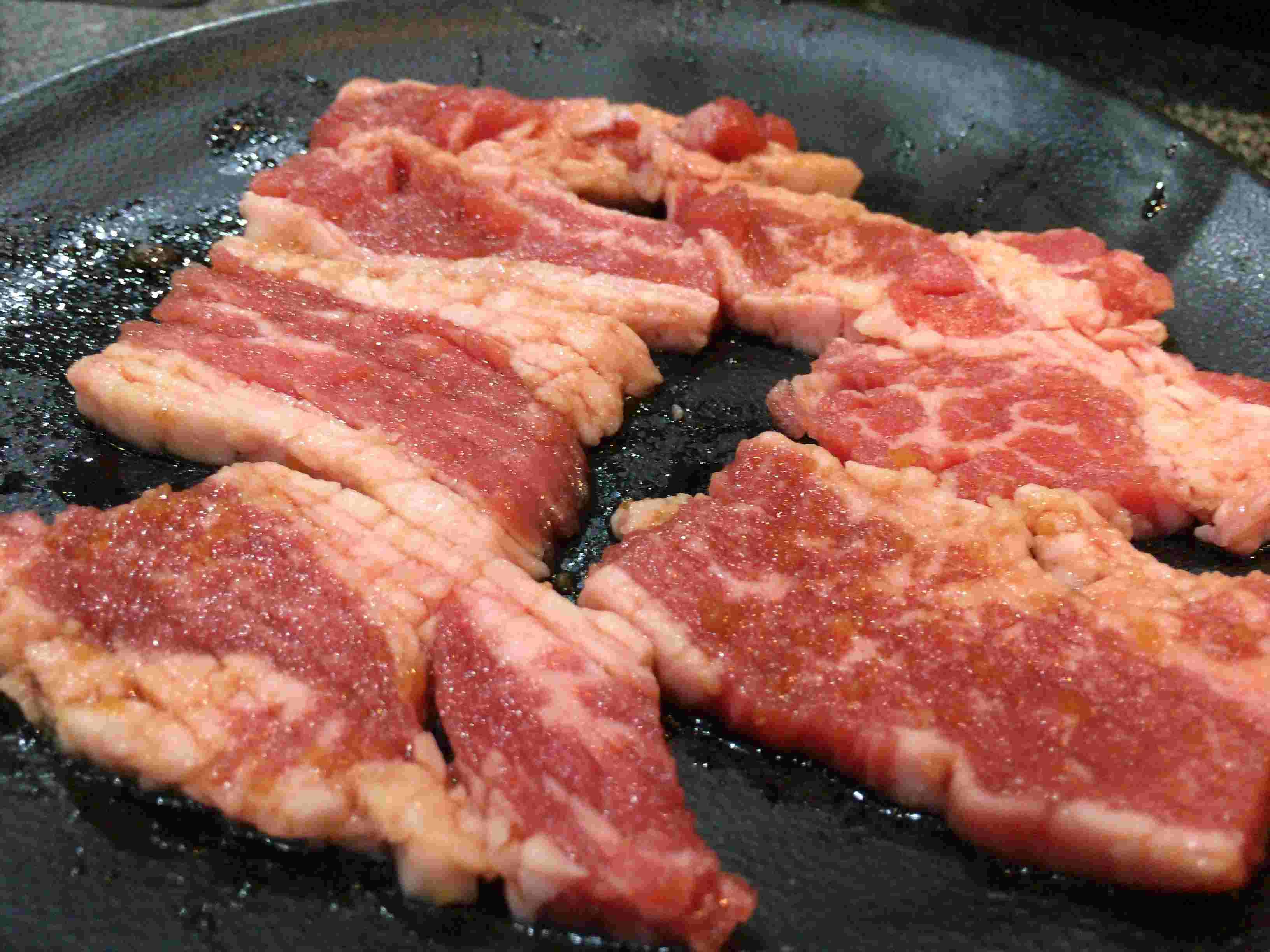 平日半額メニューの肉厚旨みカルビ