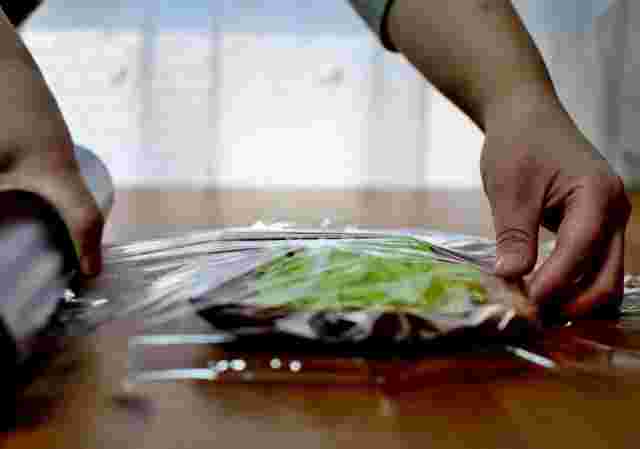 電子レンジで加熱する