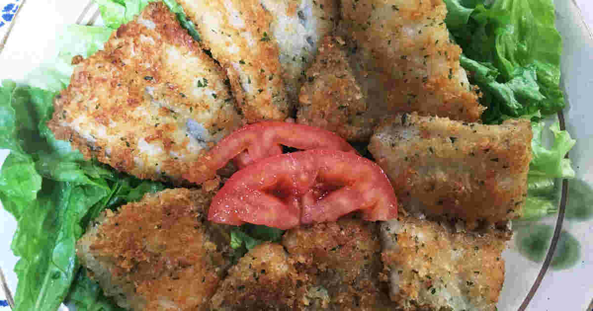 パンガシウスのパン粉焼きの様子