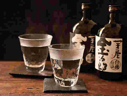 芋焼酎、瓶とグラス