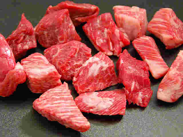 カレー用と書かれているの牛肉の切れ端は脂肪分が多め