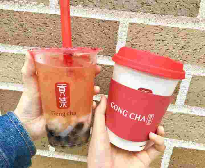 ゴンチャのお茶をもつ手