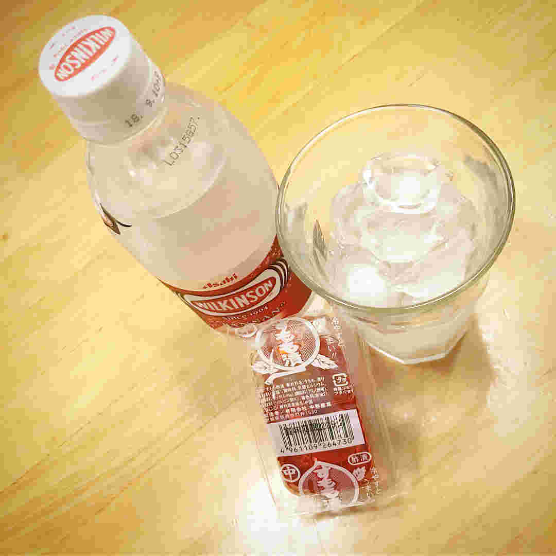 すもも漬けの炭酸水割り