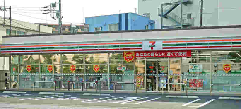 コンビニの店舗の外観の様子