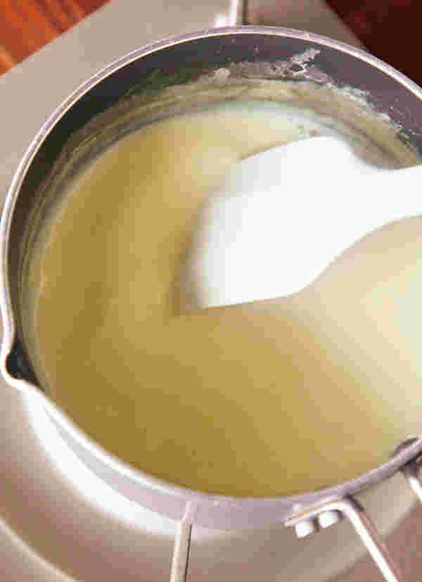 豆乳クリームを作っている様子