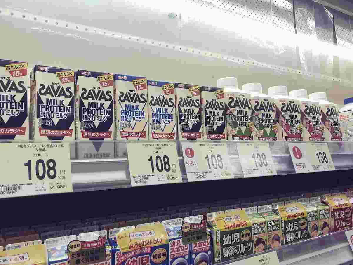 高たんぱく質なプロテインが店先に並ぶ