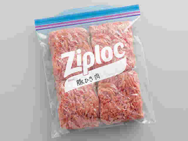 解凍したばかりの豚ひき肉