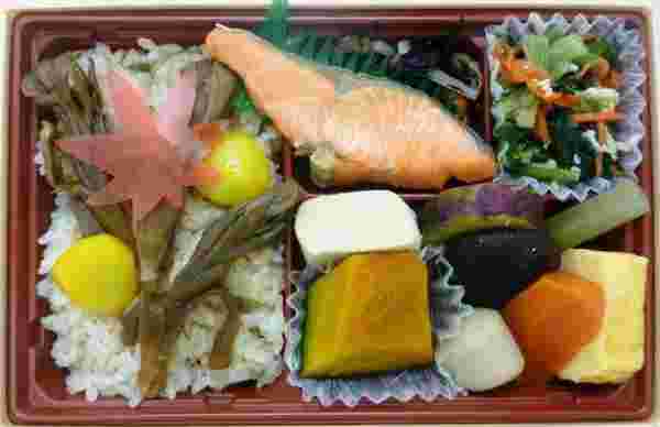 西友の鮭弁当