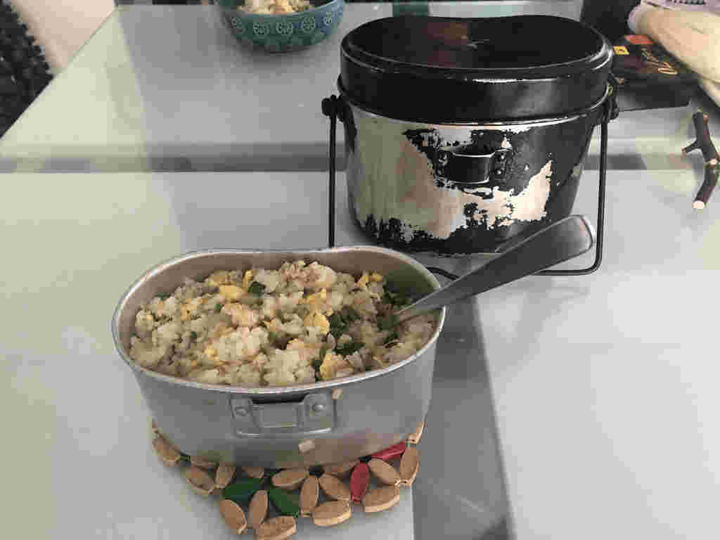 飯盒を食器として使う
