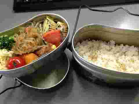 飯盒をお弁当箱として使う