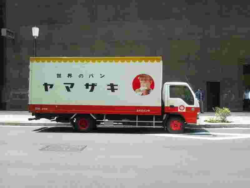 ヤマザキパンのトラック