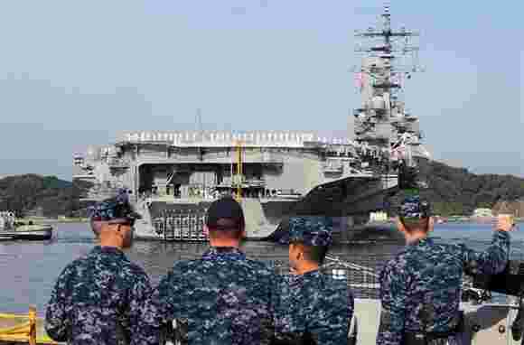 横須賀基地：空母ロナルド・レーガンと米兵達