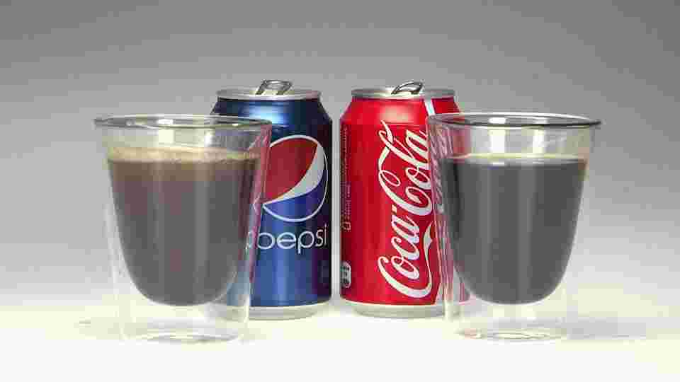 コカ・コーラとペプシコーラの画像