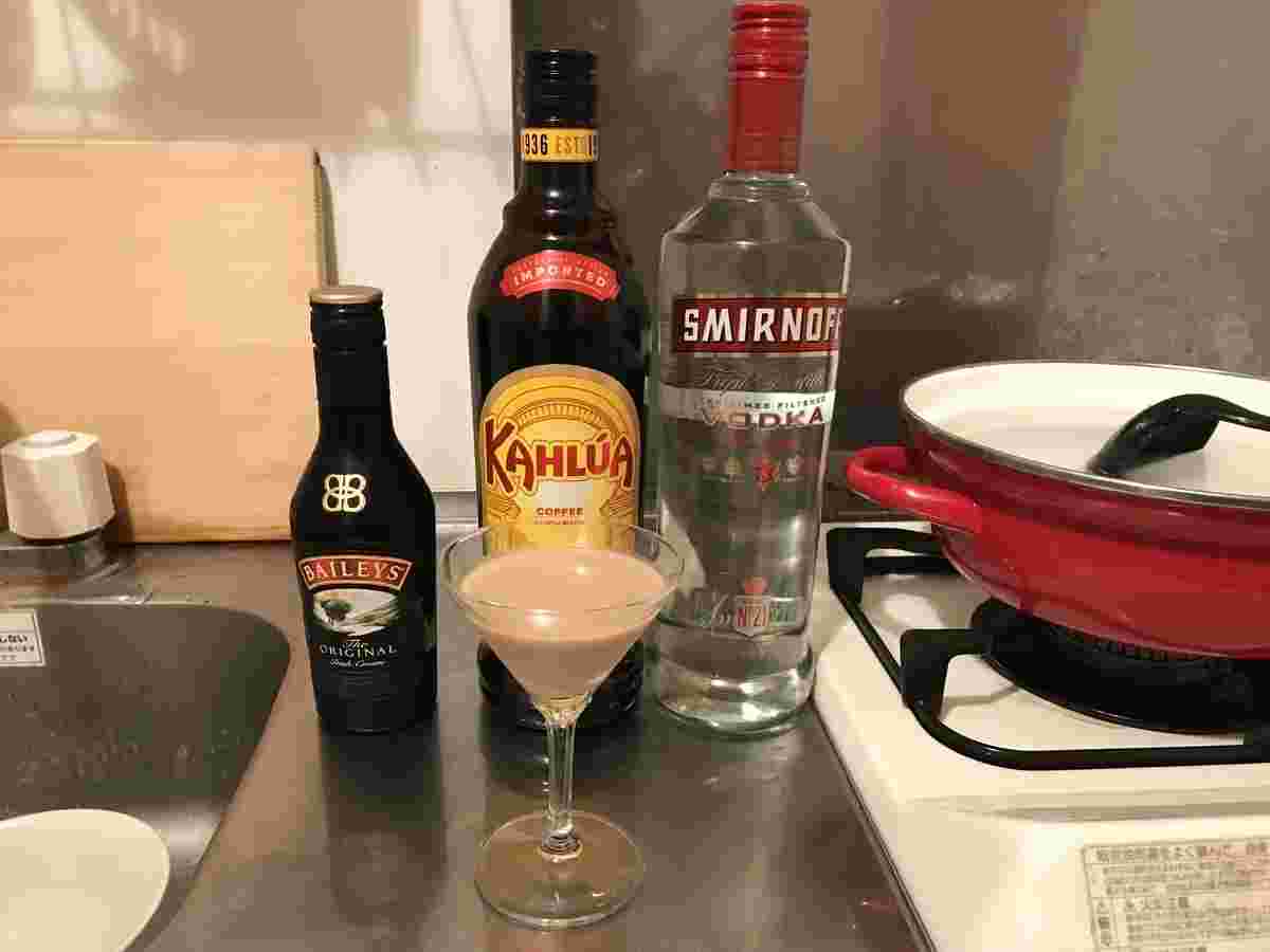 ベイリーズを使ったカクテルとカルーアと炭酸水