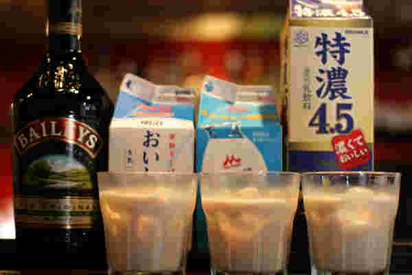 ベイリーズミルクとベイリーズと牛乳パック