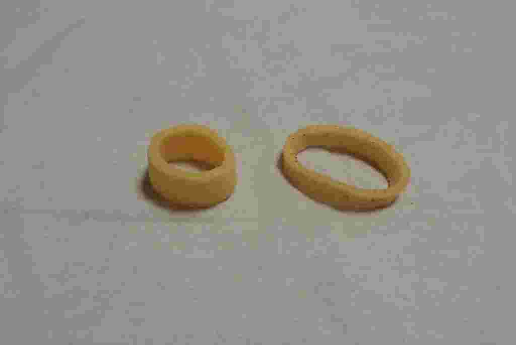 ポテコとわなげを並べた画像