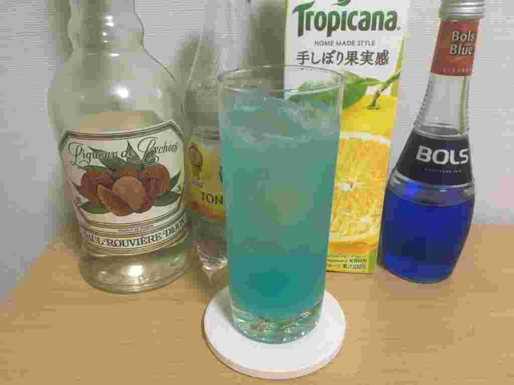 チャイナブルーの材料とカクテル