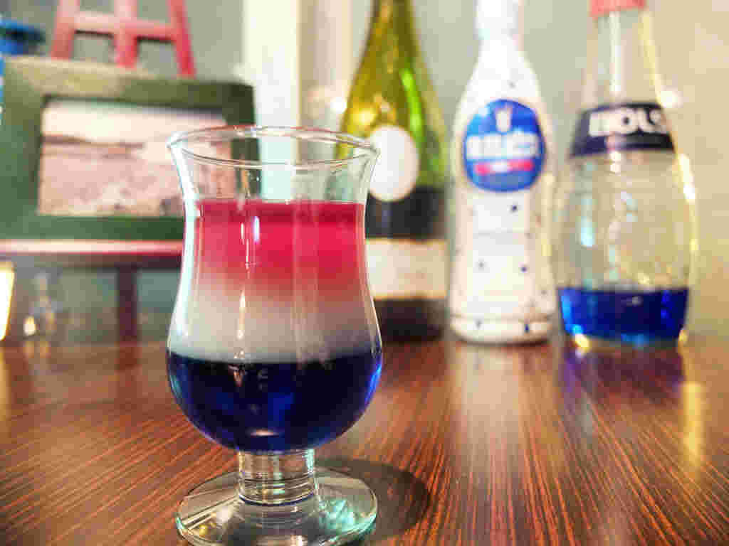 トリコロールカラーのプースカフェ