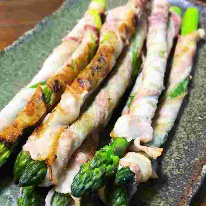 チータラとアスパラに豚バラ肉を巻いて焼いたもの