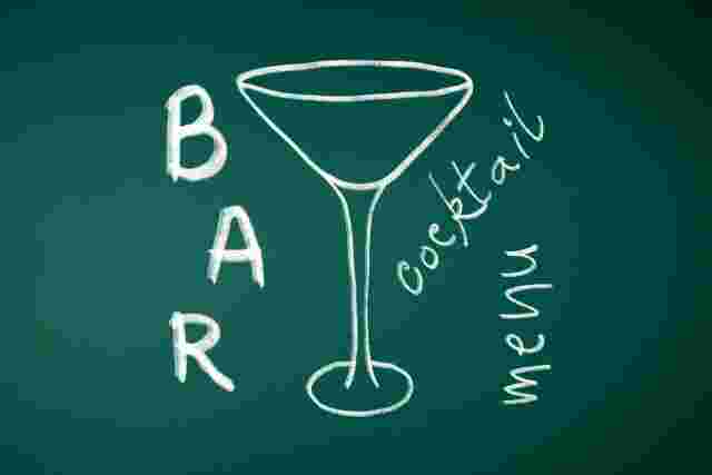 「BAR」「cocktailmenu」の文字とカクテルグラスのイラスト