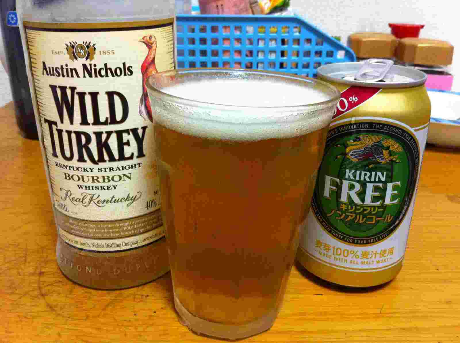 ビールとウイスキーの組み合わせのボイラーメーカーの様子