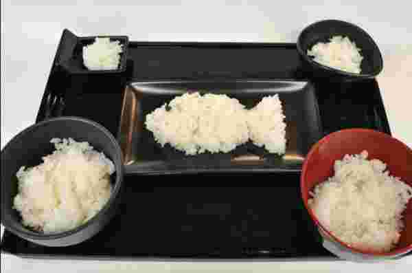 複数の茶碗によそったご飯