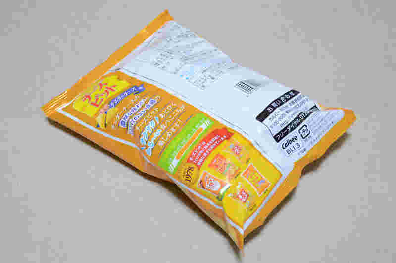 裏側のパッケージを写したお菓子