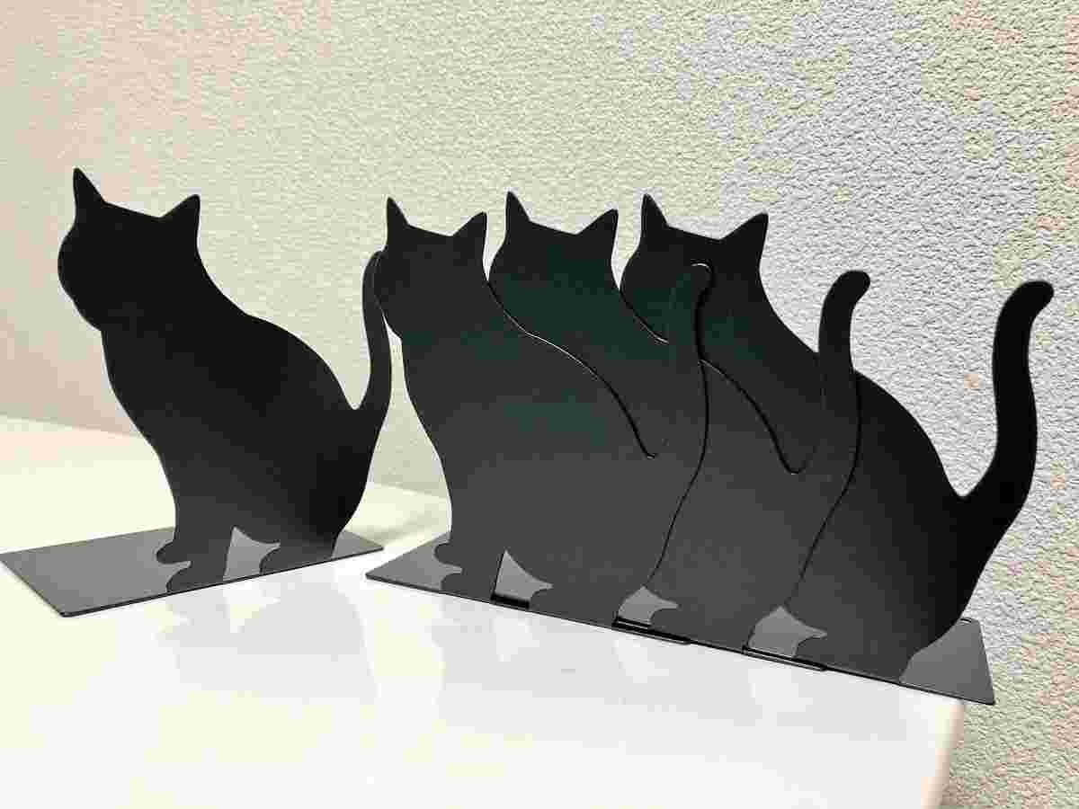 ダイソーの黒猫ブックスタンド