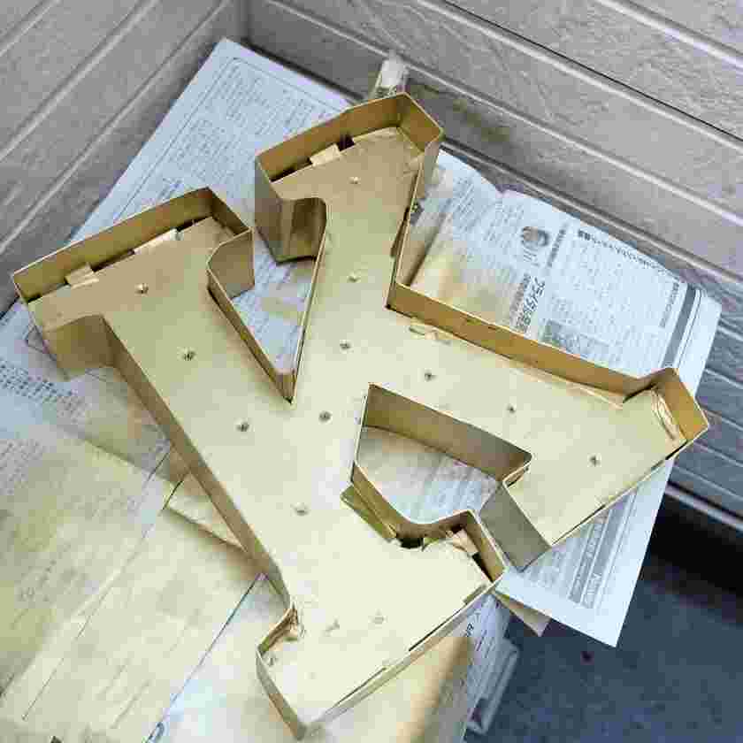 お手製マーキーライトを作る様子