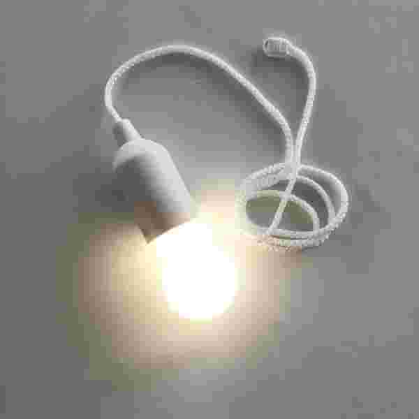 100均の電球型LEDライト
