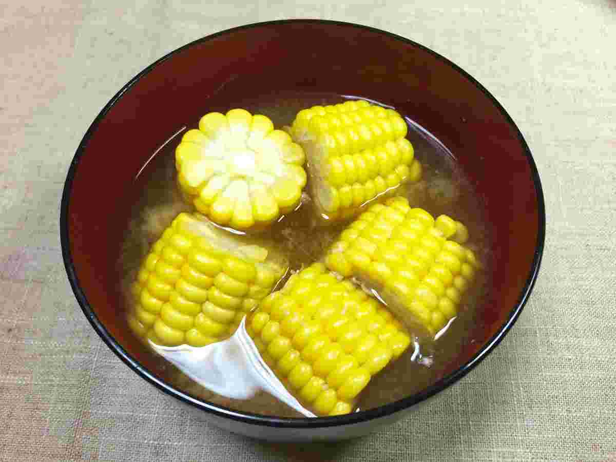 トウモロコシの味噌汁