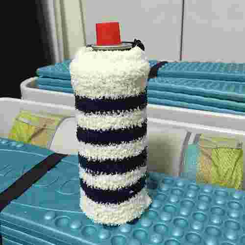 100均のペットボトルホルダーを使ってガス缶を収納する