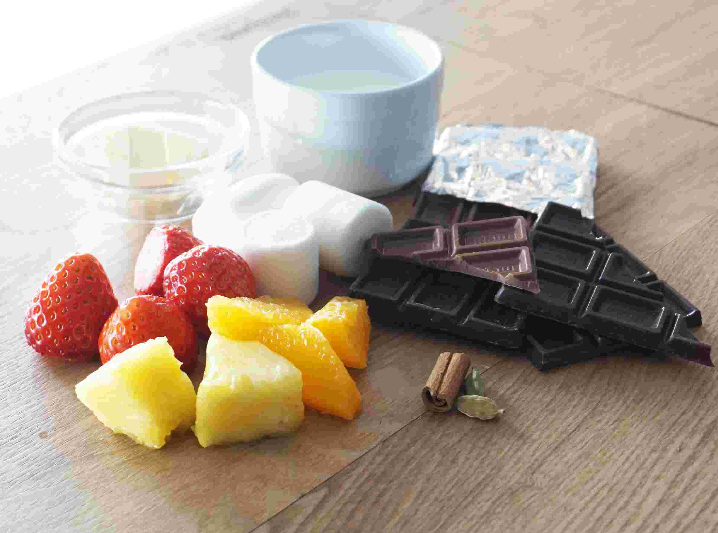 チョコフォンデュの材料が並んでいる