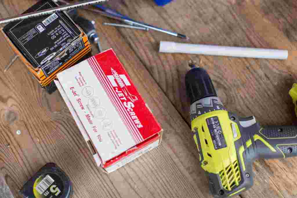 市販されている電動ドリルの様子