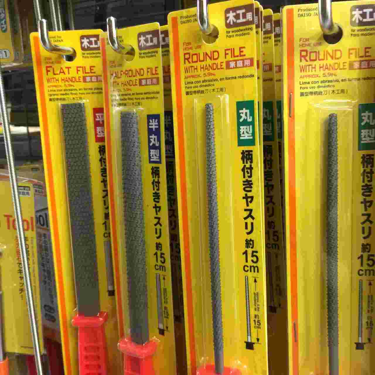 ダイソーで販売しているやすりの様子