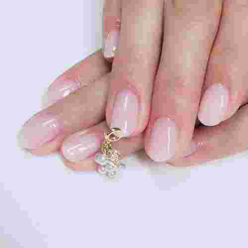 ネイルピアス