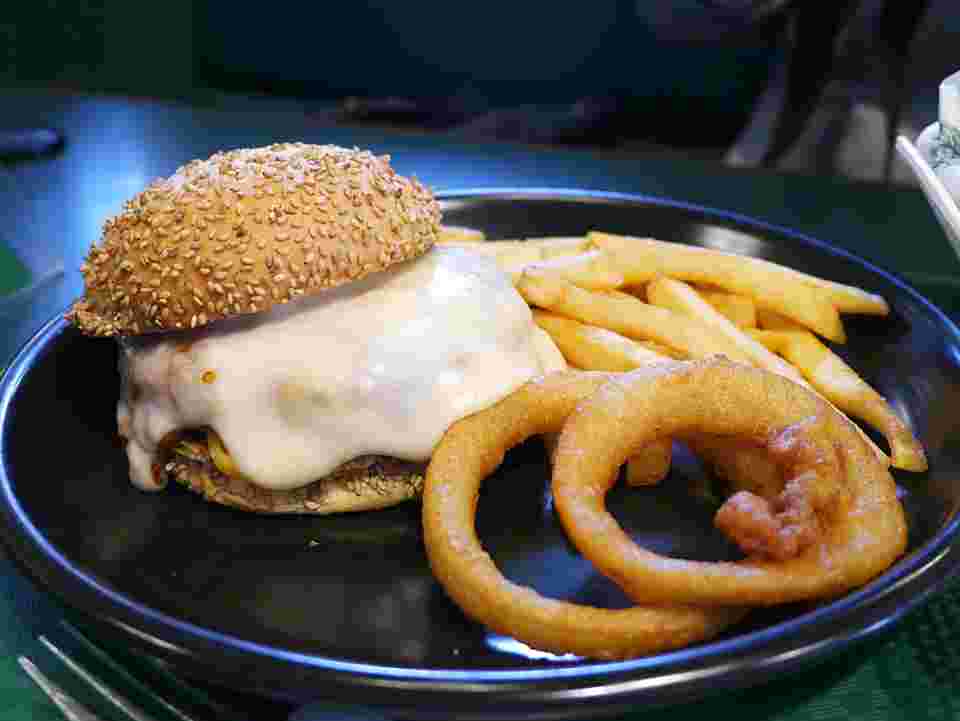 函館スノーバーガー