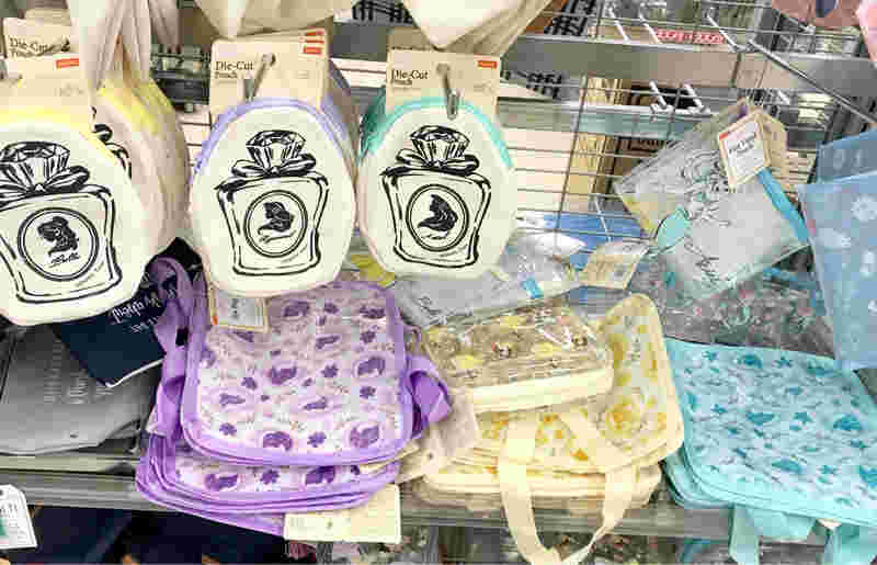 ダイソーのディズニープリンセスのポーチ