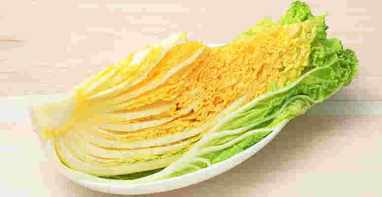 白菜をカットしたものを紹介