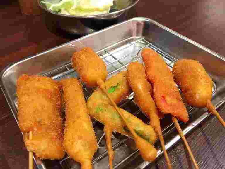 アスパラ串カツなど複数の串カツ