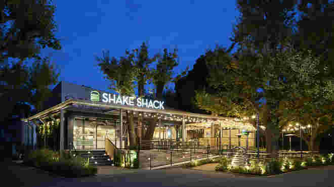 外苑前のシェイクシャック店舗外観