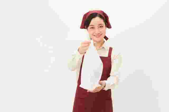 店員から袋を受け取る