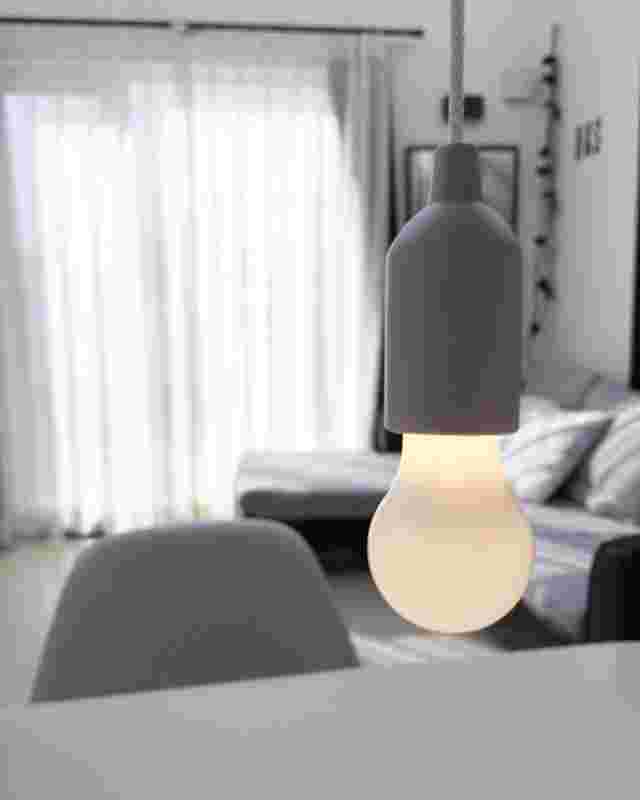 100均ライトを吊るす様子
