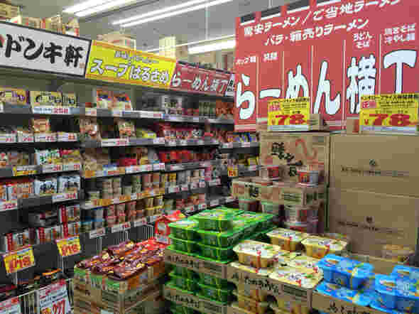 インスタントラーメン売り場